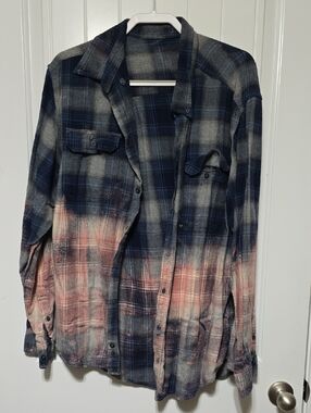 Women's Navy & Pink Dip-Dye Plaid Button-Down Shirt
